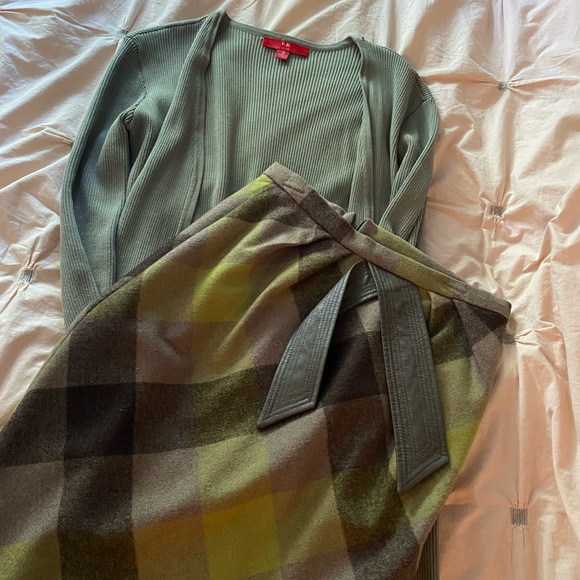 SOLD Matching cardigan/skirt set - Picture 1 of 5